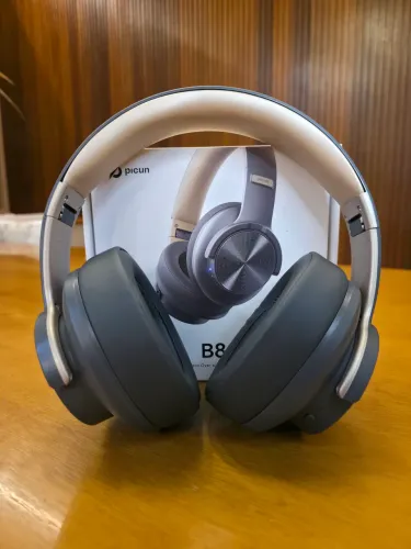 Fone De Ouvido Bluetooth Picun B8 Preto Gold Bateria 120h Over-Ear Sem Fio Dobrável