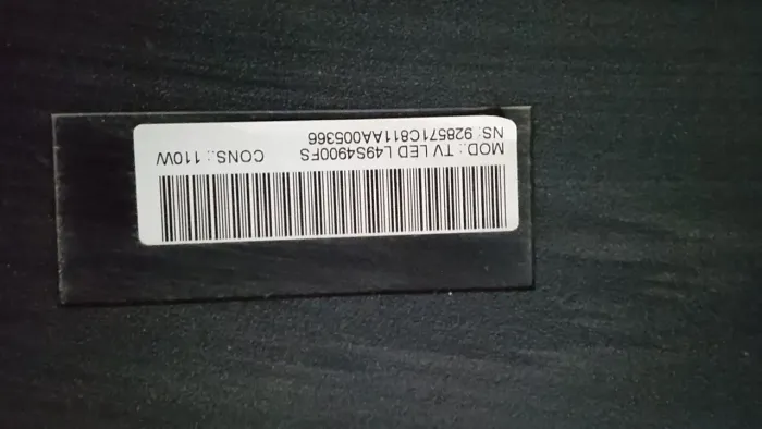 Vendo essa tv para retirada de peças