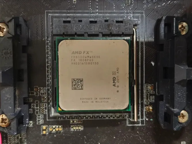 Processador AMD + memória + placa mãe com defeito