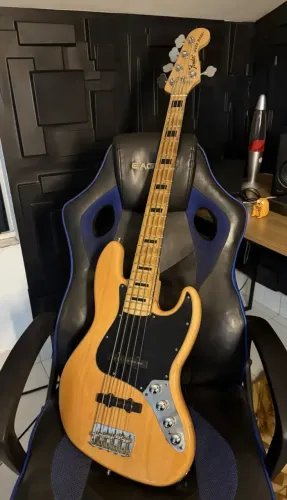 Baixo Squier Headstock fender + Pré Obp 2 Aguilar 