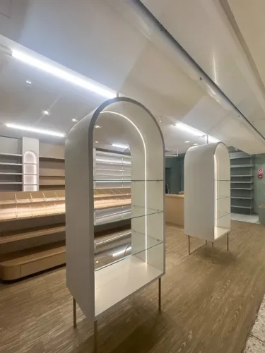 2 expositores vitrine 100% MDF, com LED e vidro temperado