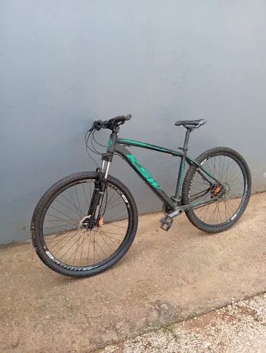 BICICLETA KSW ARO 29 COM MOVIMENTO CENTRAL INTEGRADO 