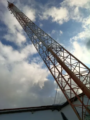 Torre para provedor de internet, linha telefônica, TV a cabo ou área rural
