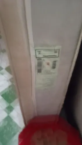 Vende-se uma cama e um colchão (Madeira espelhada)