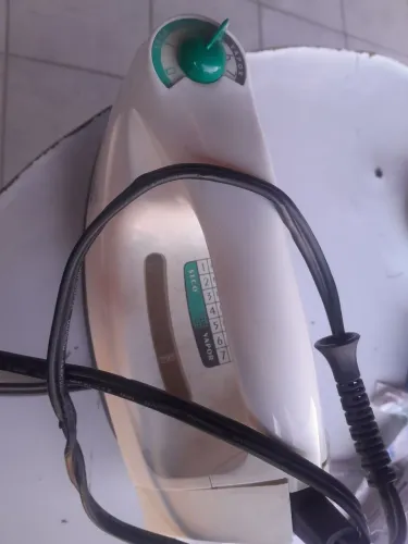 Ferro de passar a vapor 