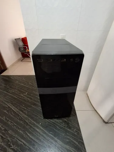 Gabinete semi- novo