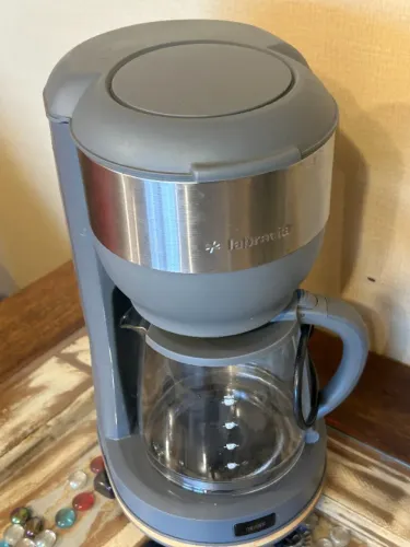 cafeteira semi -nova Faz 15 xícaras