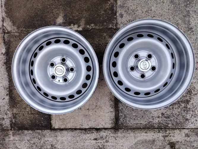 Vendo PAR de Rodas 16" para Hyundai HR 