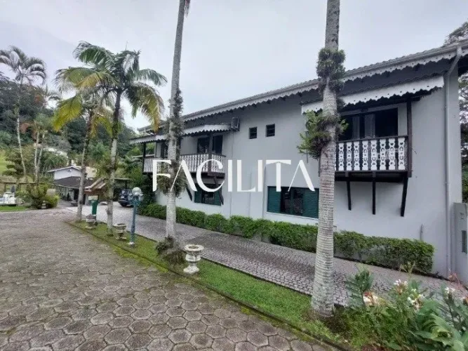 Casa com 7 quartos no bairro Carvoeira, Florianópolis