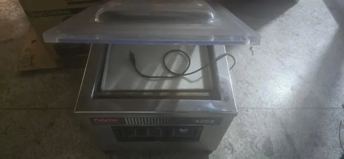 EMBALADORA  - SELADORA A VACUO POLYVAC 420II
