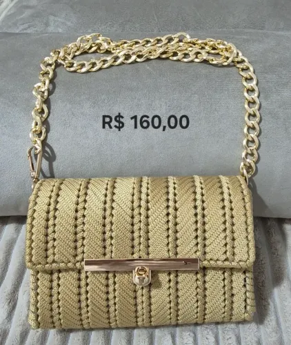 Bolsa artesanal bordada em tela