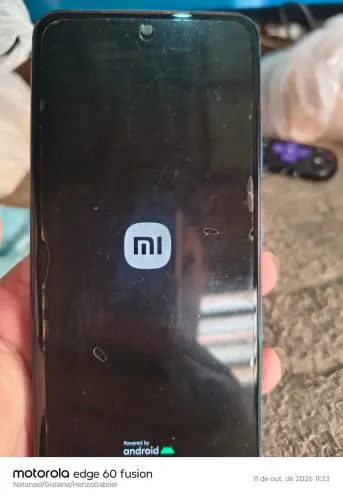 2 celulares com defeito, Motorola e Redmi