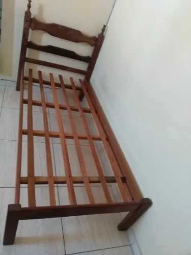 Cama de. Solteiro madeira maciça sucupira