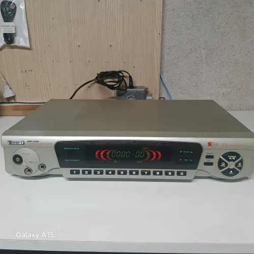 Vendo essa raridade um VIDIOKE  modelo VMP-2500S top funcionando tudo 