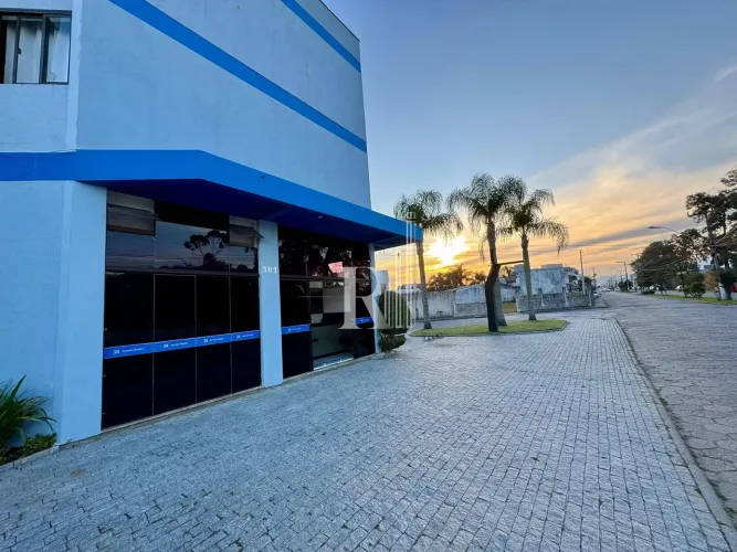 Sala para locação MOBILIADA próximo ao cartório e comércios, Centro, Tijucas.