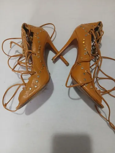 SANDÁLIA SCHUTZ GLADIADORA LACE UP COURO CARAMELO N37