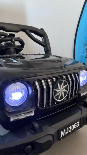 Carro elétrico de brinquedo 