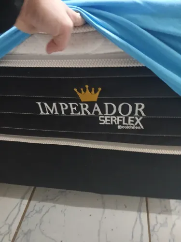 Vendo cama box de solteiro.