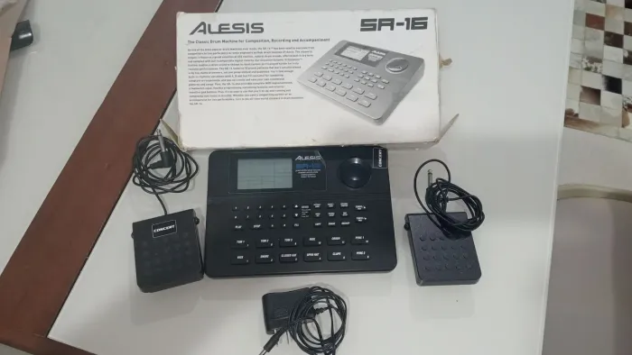 Alesis sr16