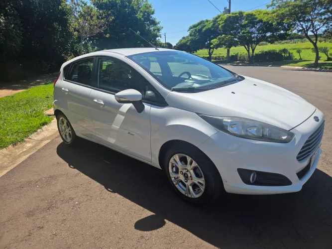 Ford Fiesta SEL 1.6 16V Flex Aut. 5P 2017
