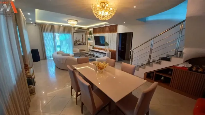 CASA DE 2 PAVIMENTOS COM 4 SUÍTES NO CONDOMÍNIO GREENVILLE 2! ÁREA DE 342M². 03 VAGAS DE G