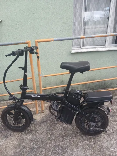 Bicicleta elétrica dobravel nuda