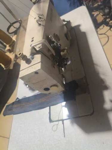 Máquina de costura alternada