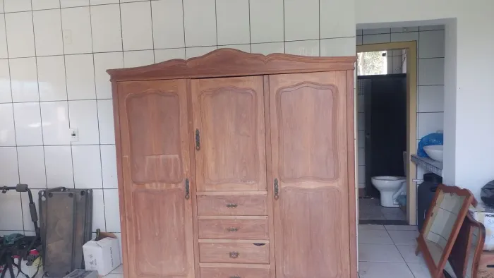 Guarda-roupas Chipandelle (estilo Thomas Chippendale, seculo XVIII), Anos 40.