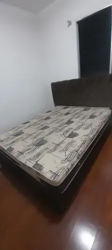 Cama de casal King size completa ocasião semi-nova