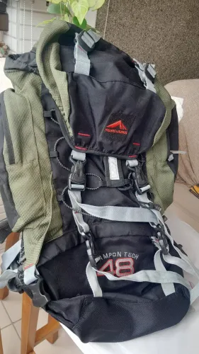 Mochila trilhas e rumos crampon tech 48L