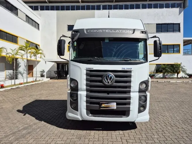 VW 25.360 6x2, CABINE LEITO, TETO ALTO, CÂMBIO V-TRONIC