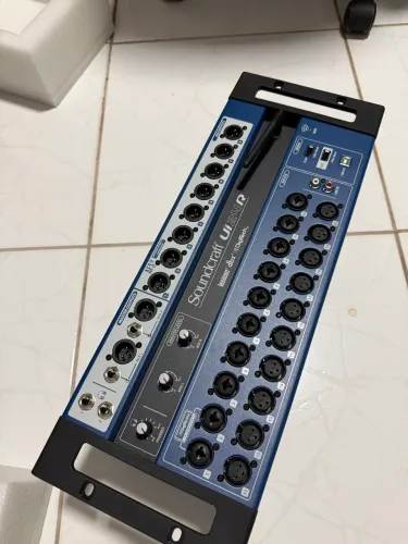Mesa de Som digital Soundcraft UI-24r