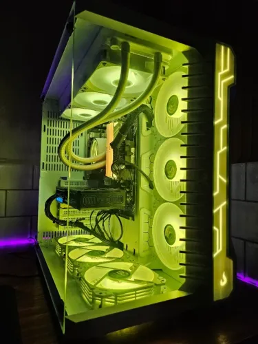 PC Gamer Ryzen5 5500 + RTX 5050 + 16GB