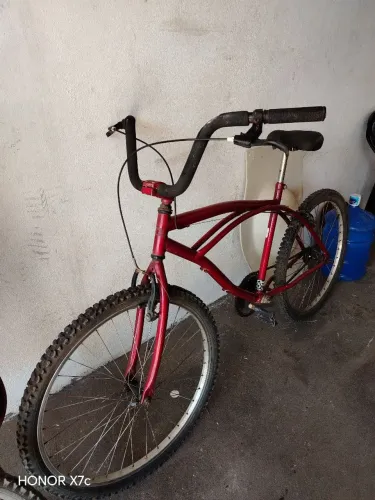 Bicicleta aro 26! Super conservada... Pneus novos... 