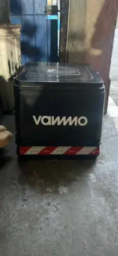 Baú com parafuso e chapa