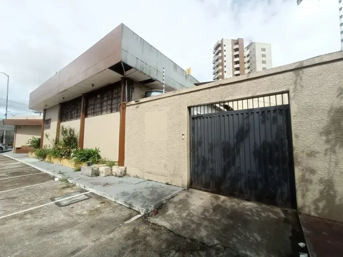 ALUGUEL GALPÃO NO ALEIXO COM 282 METROS