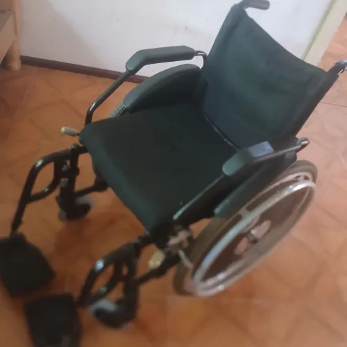 Cadeira de rodas marca Baxmann Januário em aço inox 