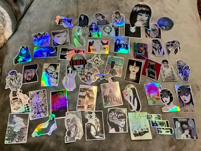 Adesivos holográficos mangá Tomie Junji Ito