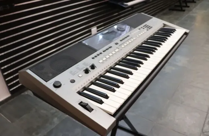 Teclado Yamaha PSRE 433