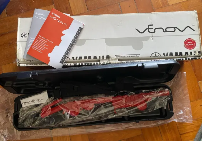 Vendo Sax Alto Venova Yamaha YVS-120  vermelho novo na caixa original e case