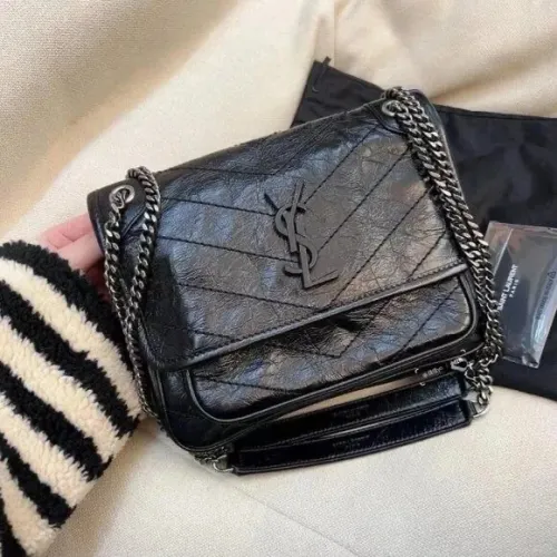 Bolsa Saint Laurent Niki baby em couro