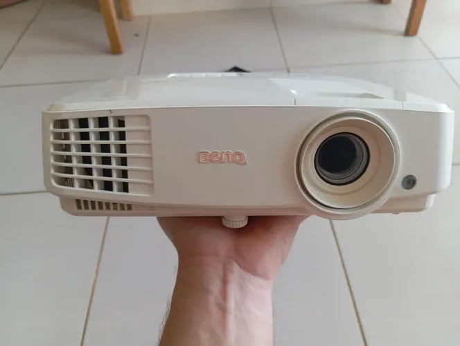 Projetor Benq - ( precisa trocar a lâmpada)
