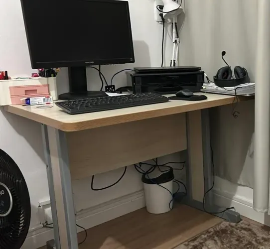 Mesa de escritório de madeira