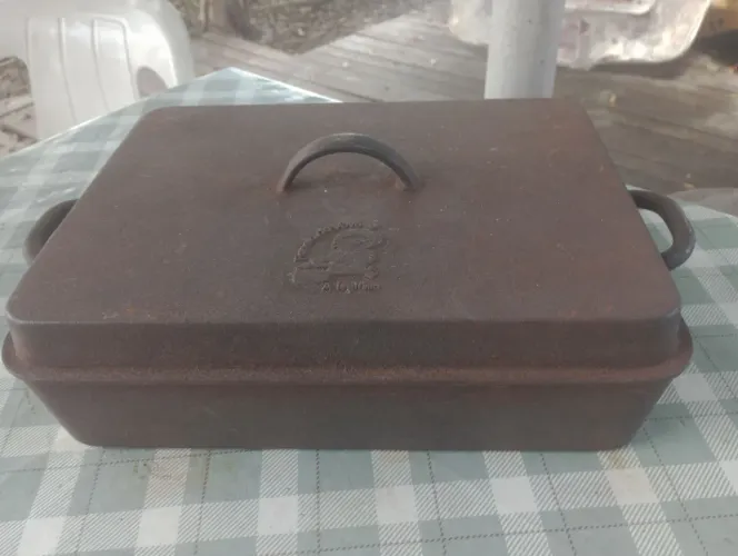 Panela de ferro retangular