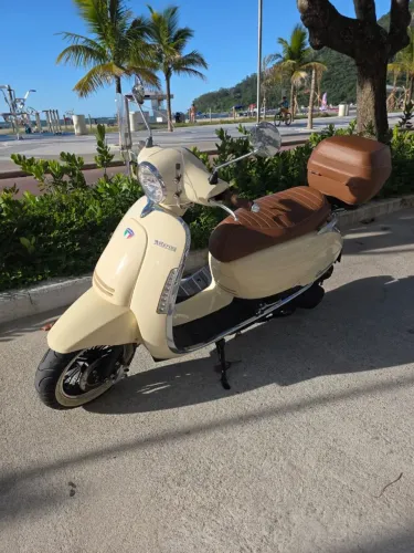 Motorino Cappuccino 150cc 2023 - 3.900 km - Impecável, com Acessórios!