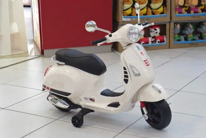 Vespa Elétrica Infantil 12V Bandeirante Nova Lacrada