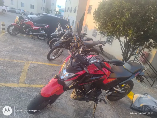 Vendo uma cb 300 f  2023 /2023 segundo dono