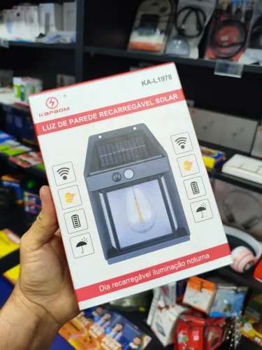 LUZ DE PAREDE RECARREGÁVEL SOLAR