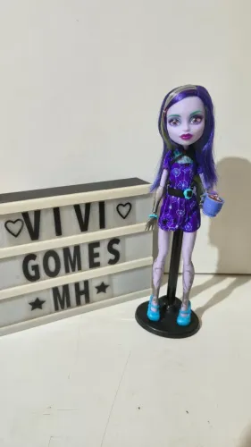 Monster High Twyla Coffin Bean