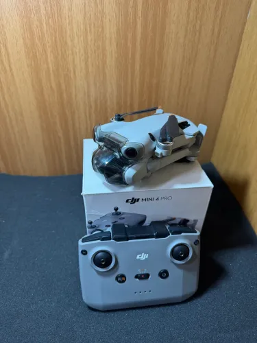 DJI MINI 4 ? DRONE COMPLETO (CONTROLE RC-N2)